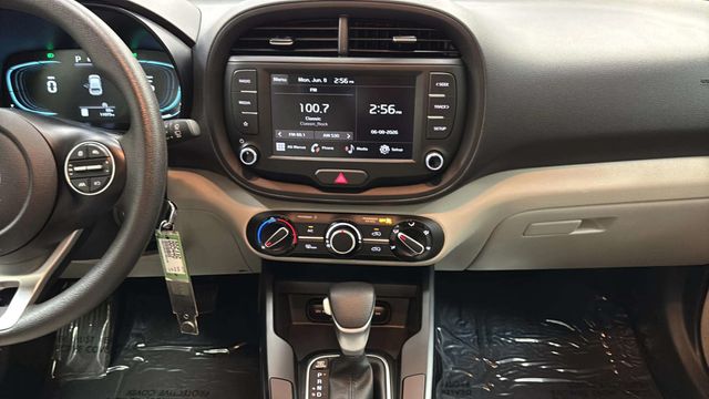 2025 Kia Soul LX - Photo 12