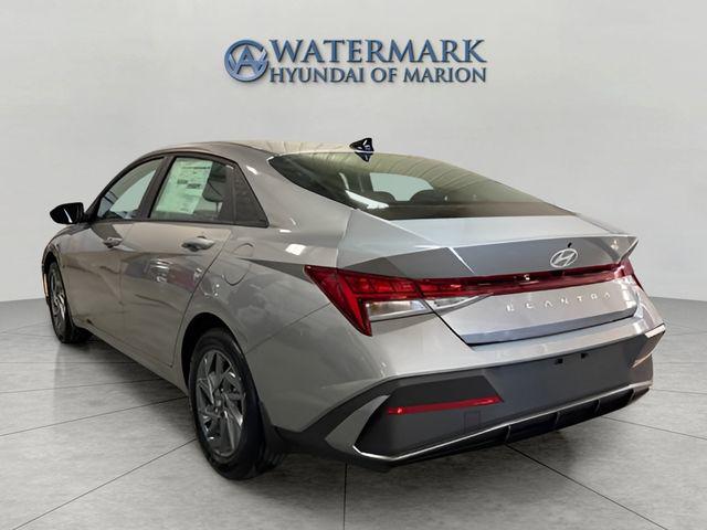2025 Hyundai Elantra Hybrid Blue photo 3