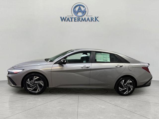 2025 Hyundai Elantra SEL Sport photo 2