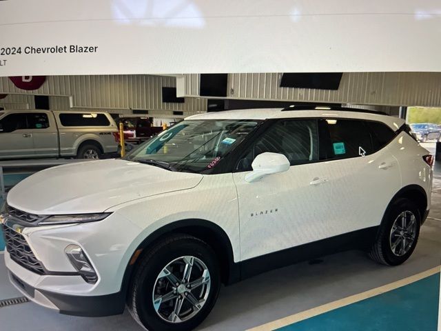2024 Chevrolet Blazer 2.0T 2LT FWD's photo