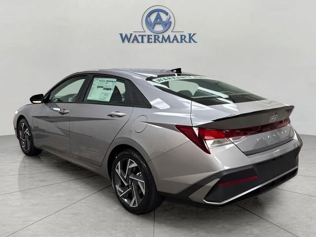 2025 Hyundai Elantra SEL Sport photo 3