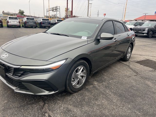 2024 Hyundai Elantra SE