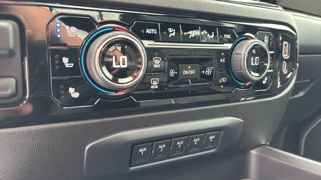 2025 Chevrolet Silverado 2500HD ZR2 - Photo 27