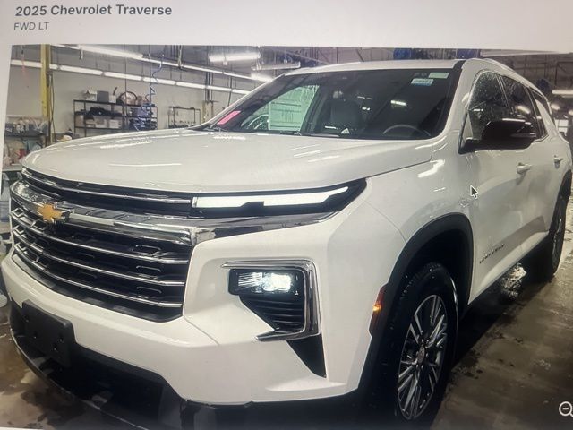 2025 Chevrolet Traverse LT's photo