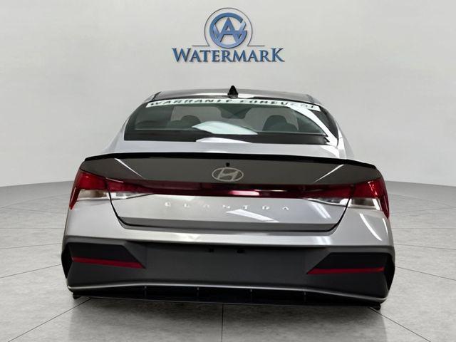 2025 Hyundai Elantra SEL Sport photo 4