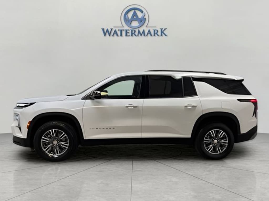 Used 2025 Chevrolet Traverse LT SUV