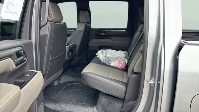 2025 Chevrolet Silverado 2500HD ZR2 - Photo 23