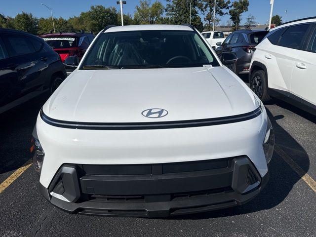 2026 Hyundai Kona SEL photo 2