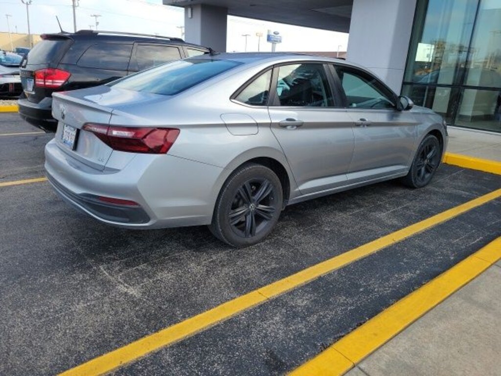 Used 2022 Volkswagen Jetta 1.5T SE Sedan