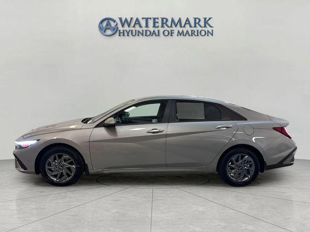 2025 Hyundai Elantra Hybrid Blue photo 2