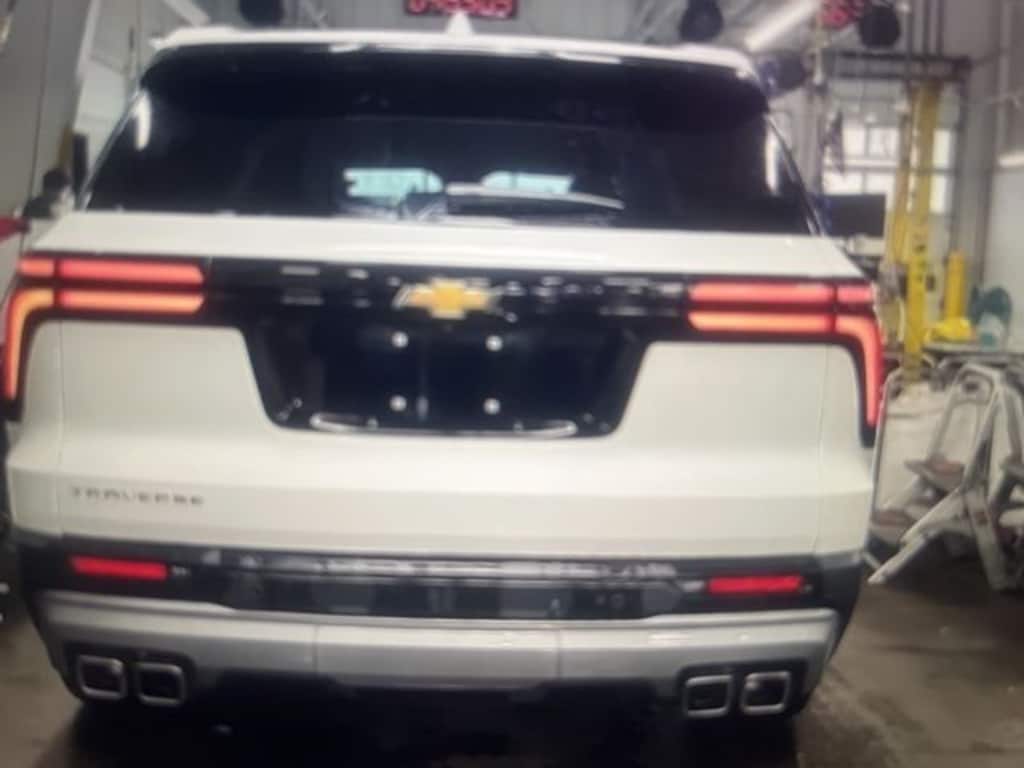 Used 2025 Chevrolet Traverse LT SUV