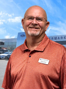Staff member Kelly Harper, Sales Consultant from 0a7d5e0390e0