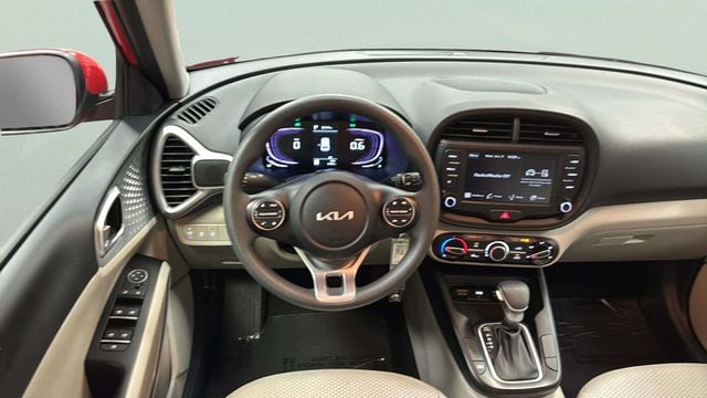 2025 Kia Soul LX - Photo 13