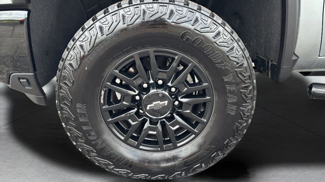 2025 Chevrolet Silverado 2500HD ZR2 - Photo 42