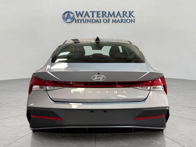 2025 Hyundai Elantra Hybrid Blue photo 4