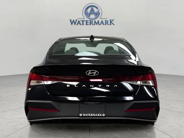 2025 Hyundai Elantra SEL Sport photo 4