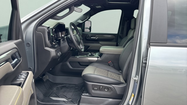 2025 Chevrolet Silverado 2500HD ZR2 - Photo 9