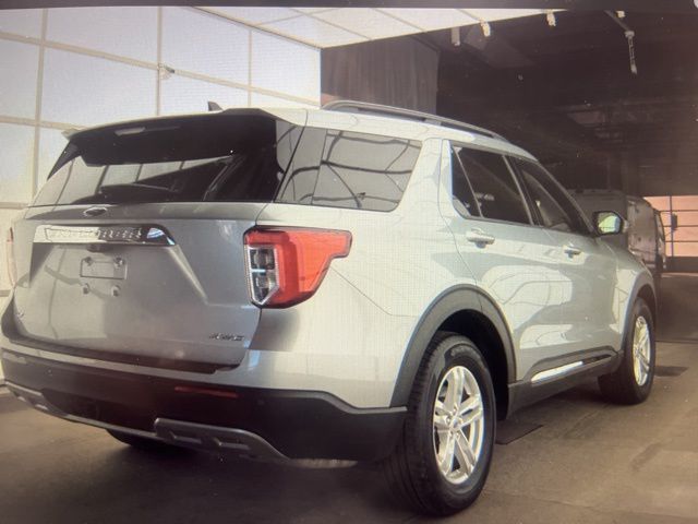 2023 Ford Explorer XLT photo 2