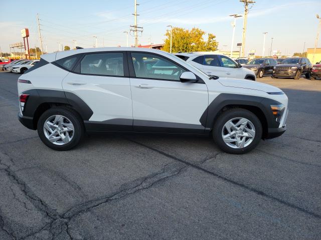 2025 Hyundai Kona SE photo 2