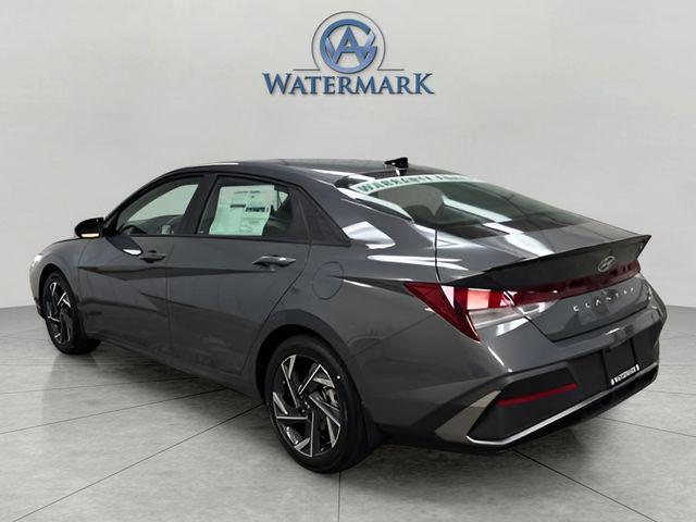 2025 Hyundai Elantra SEL Sport photo 3