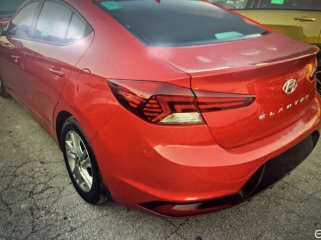 2020 Hyundai Elantra SEL photo 2