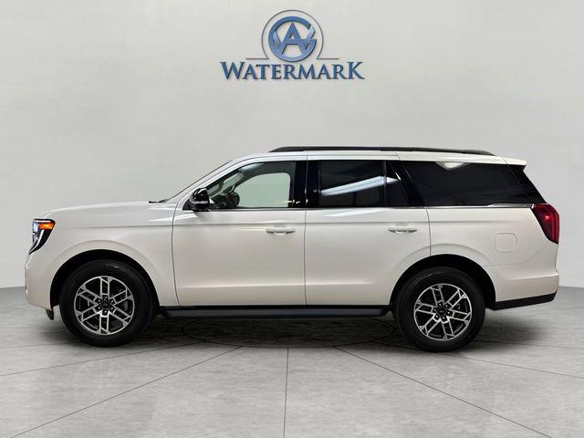 2025 Ford Expedition photo 2