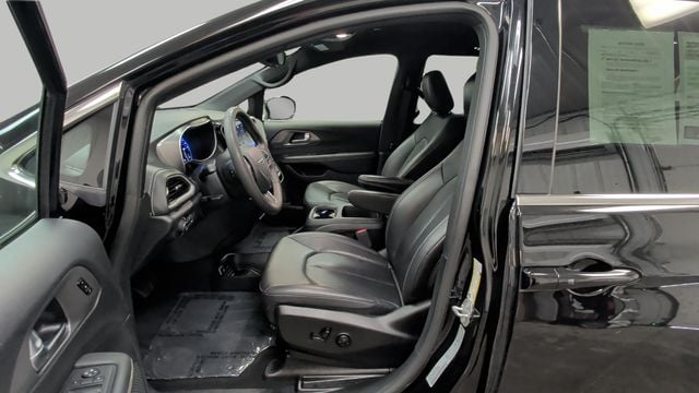 2025 Chrysler Pacifica Select - Photo 9