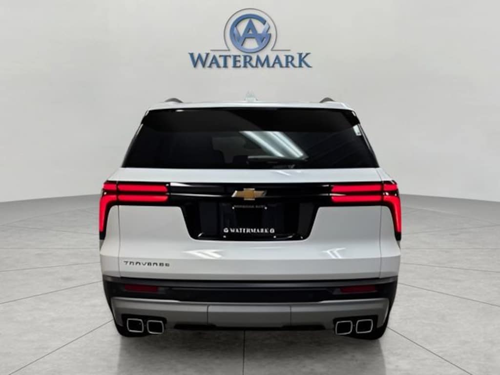 Used 2025 Chevrolet Traverse LT SUV