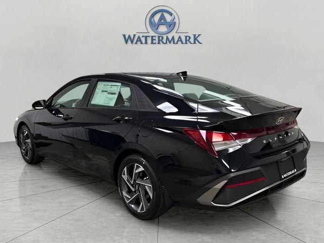 2025 Hyundai Elantra SEL Sport photo 3