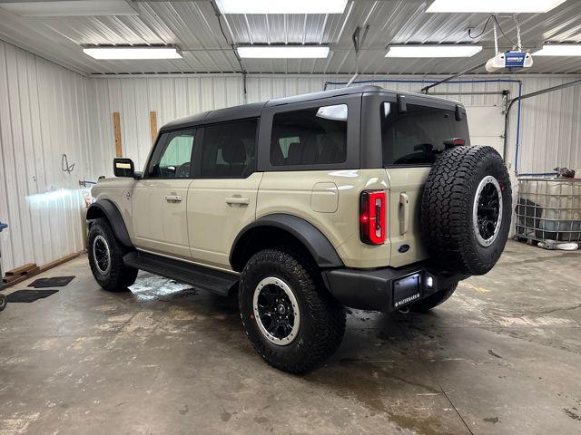 2025 Ford Bronco Outer Banks photo 3