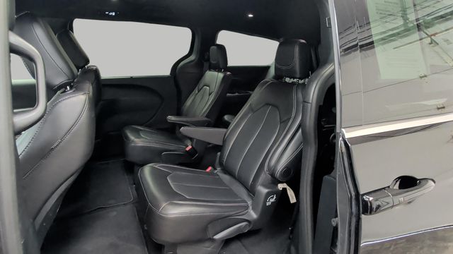 2025 Chrysler Pacifica Select - Photo 22