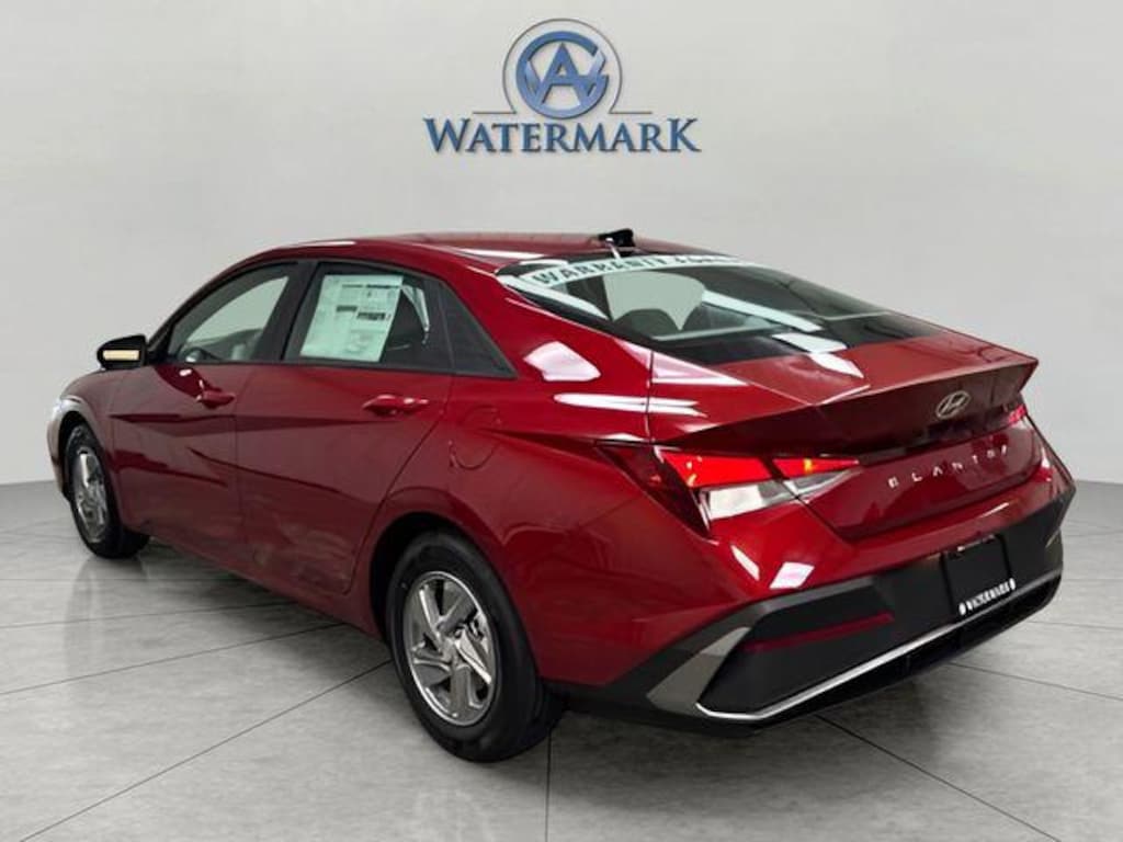 New 2025 Hyundai Elantra SE Sedan