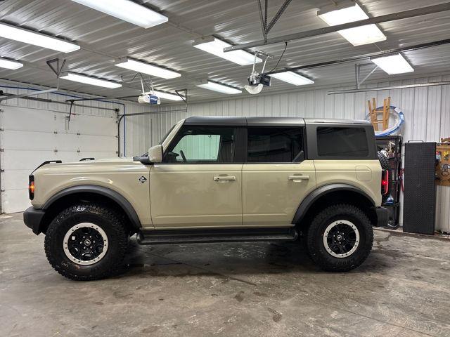 2025 Ford Bronco Outer Banks photo 2