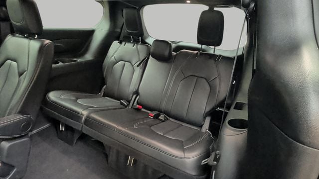 2025 Chrysler Pacifica Select - Photo 27