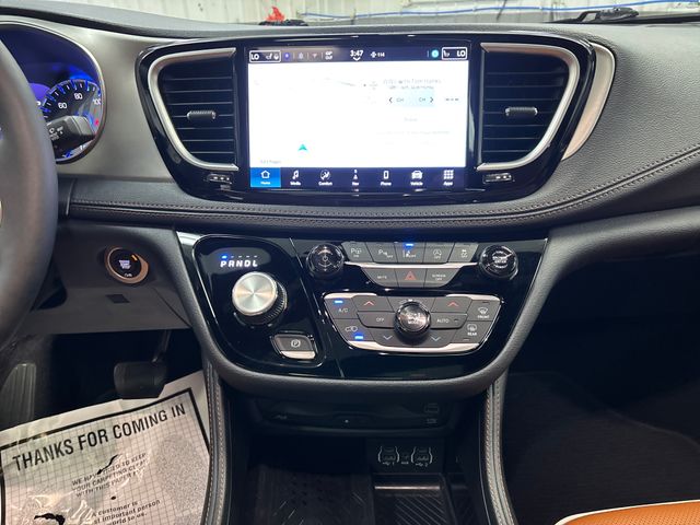 2025 Chrysler Pacifica Pinnacle - Photo 24