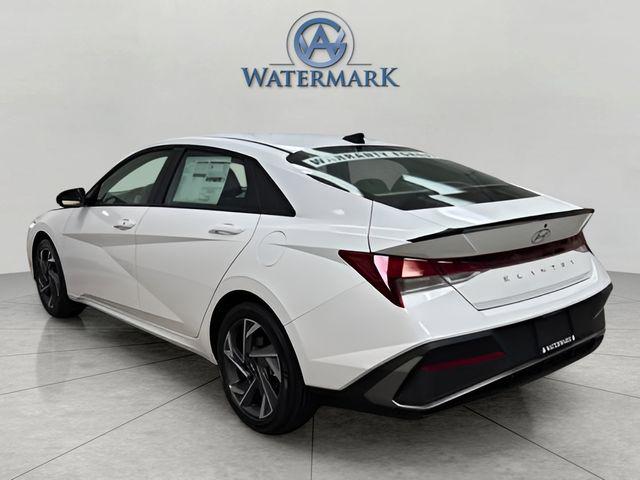 2025 Hyundai Elantra SEL Sport photo 2