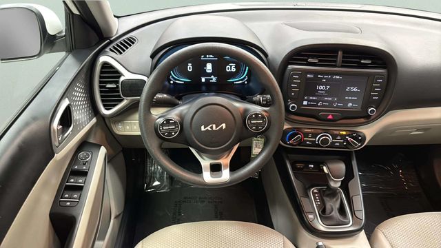 2025 Kia Soul LX - Photo 13