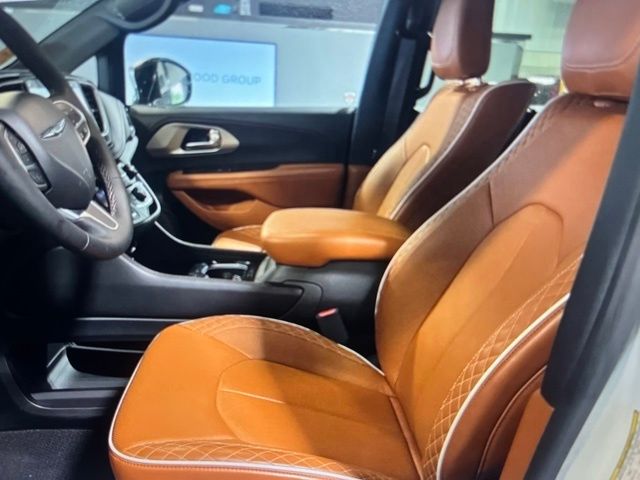 2025 Chrysler Pacifica Pinnacle - Photo 15