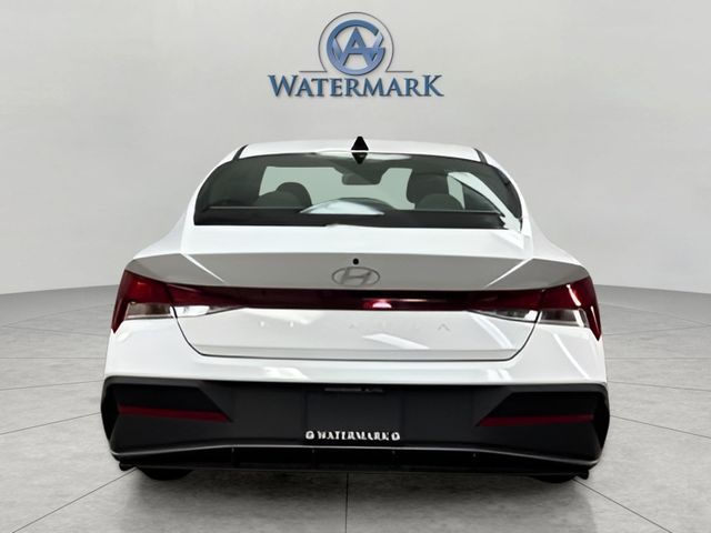 2025 Hyundai Elantra SE photo 3
