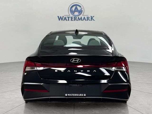 2025 Hyundai Elantra Hybrid Limited photo 4