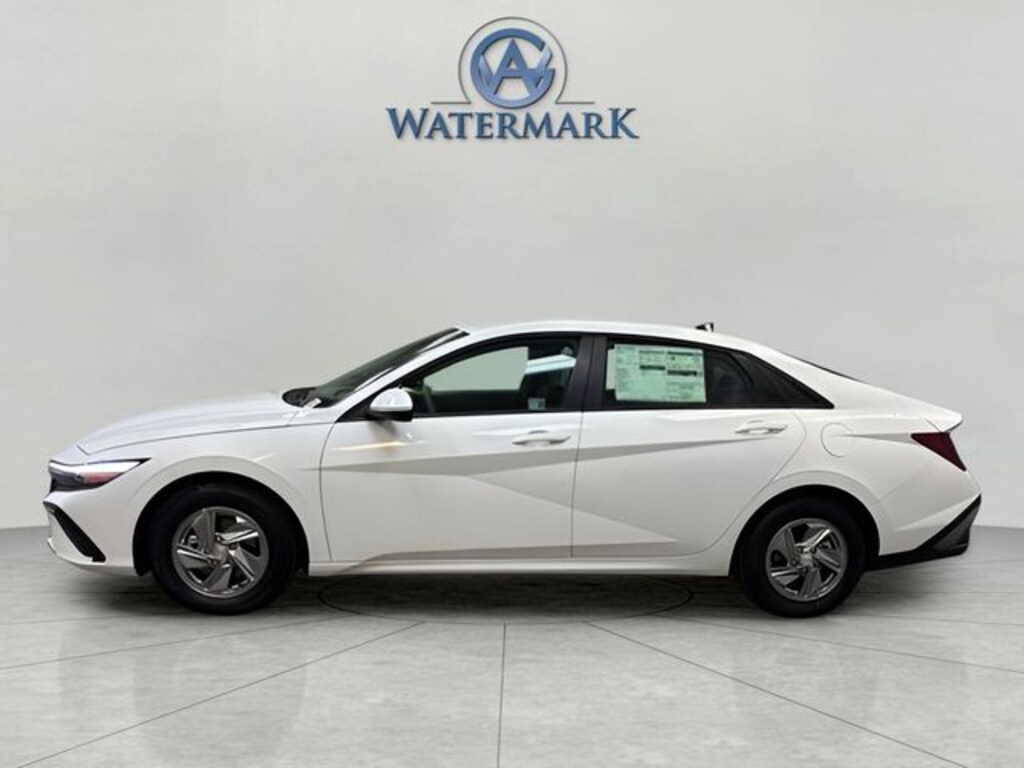 New 2025 Hyundai Elantra SE Sedan