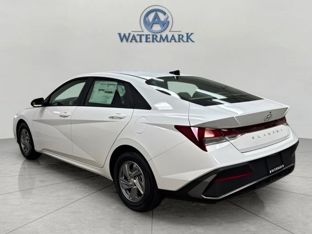 New 2025 Hyundai Elantra SE Sedan