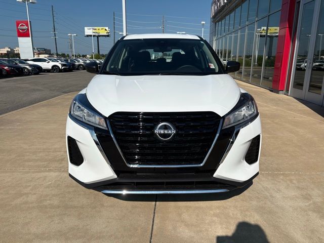 2025 Nissan Kicks Play S photo 2