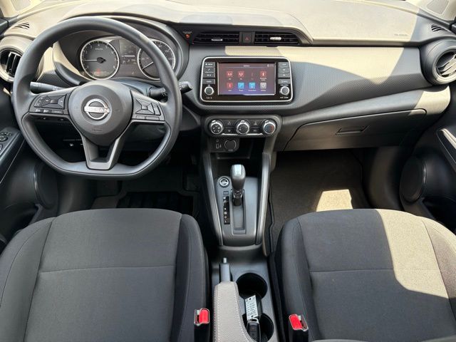 2025 Nissan Kicks Play S photo 2