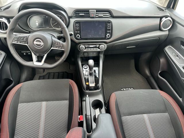 2025 Nissan Versa 1.6 SR photo 2