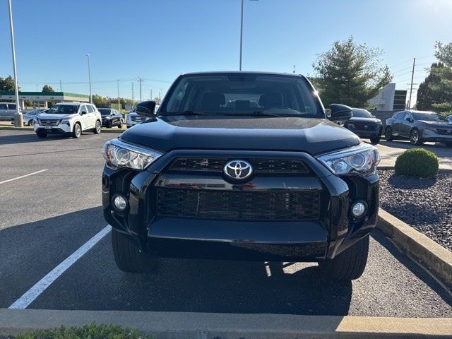 2019 Toyota 4Runner SR5 photo 2