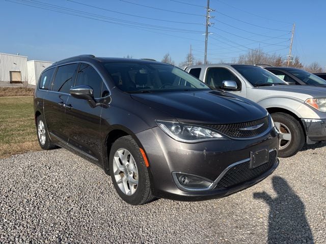 2020 Chrysler Pacifica Limited's photo
