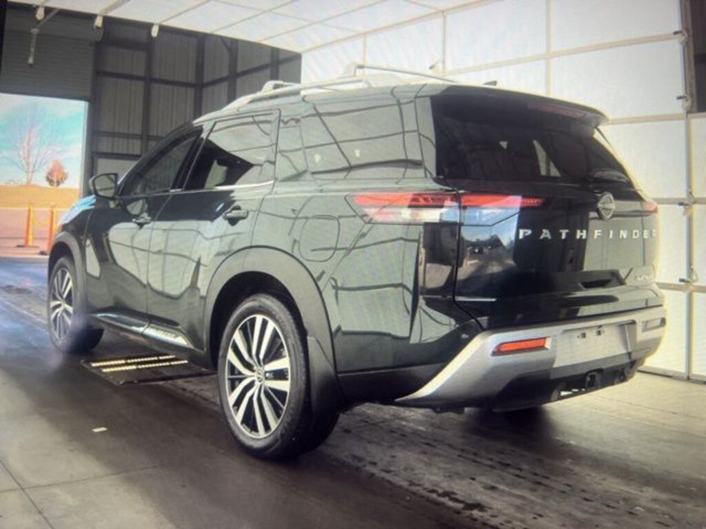Used 2024 Nissan Pathfinder Platinum SUV