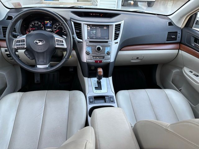 2013 Subaru Outback 2.5i Limited photo 2