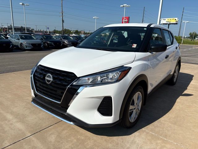 2025 Nissan Kicks Play S photo 3